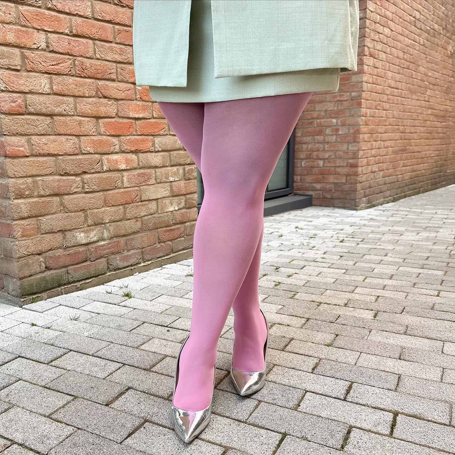 30 Denier Sheer Tights - Dragon Fruit - Image 4