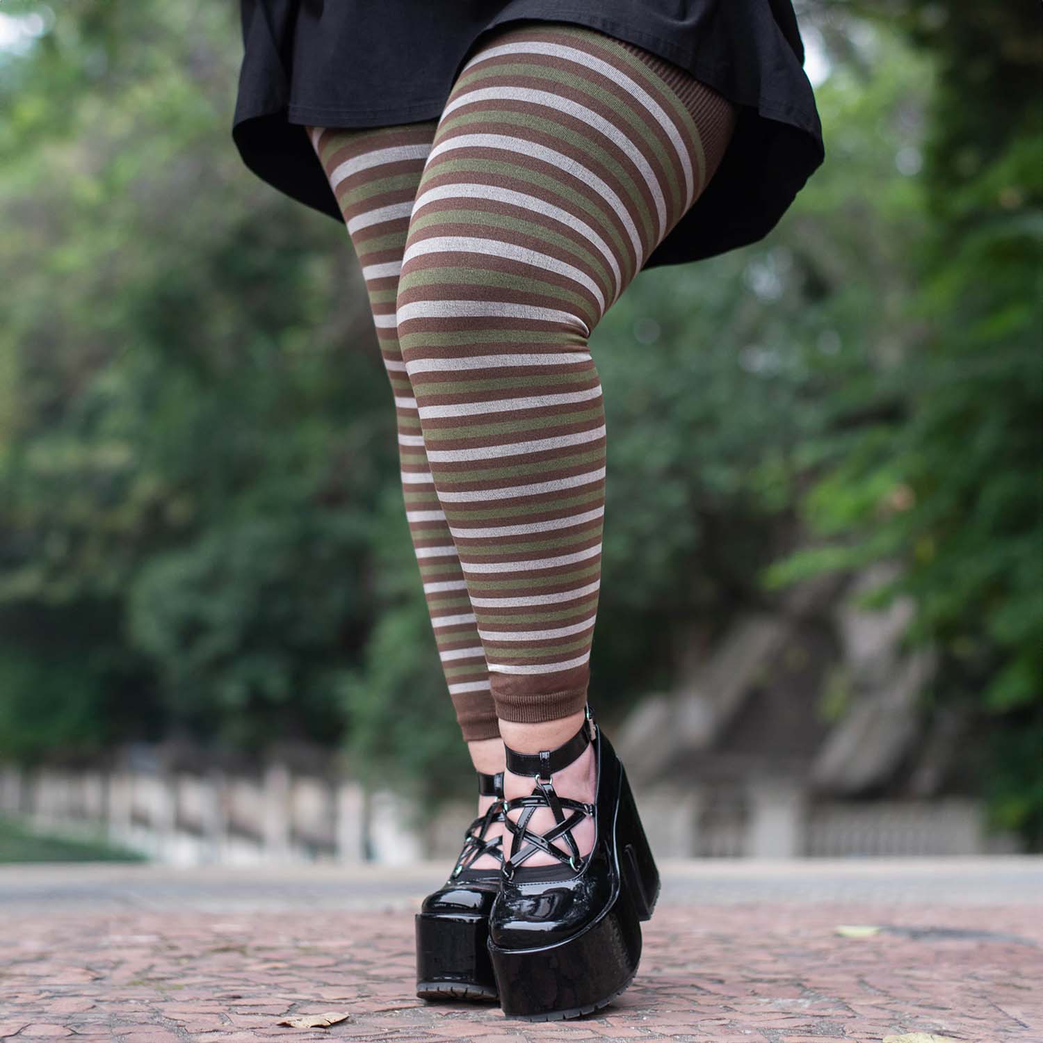 Cinnabar Footless Tights - Tyria - Image 3