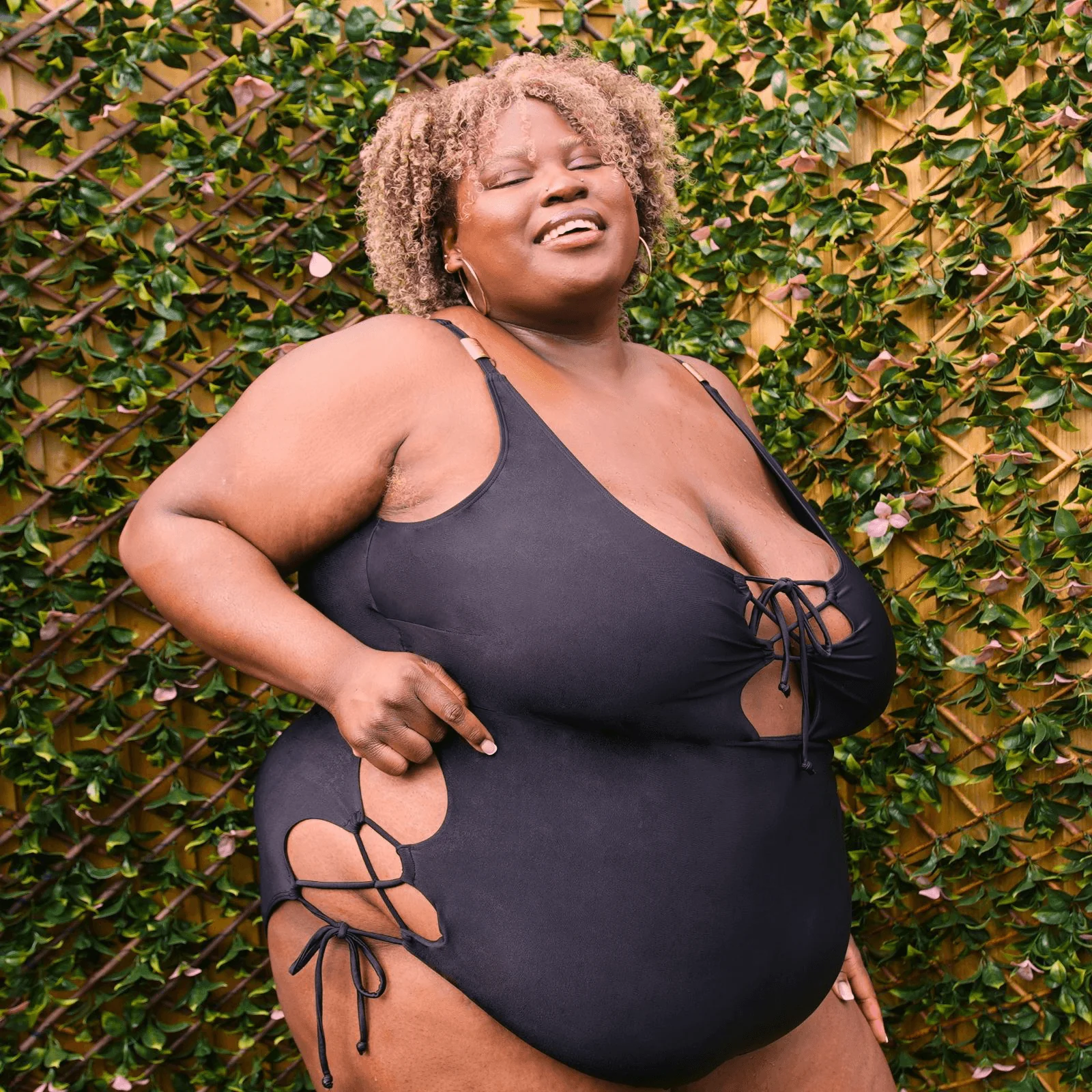 Babe with the Power Swimsuit - Image 3